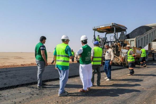 البرنامج السعودي لتنمية وإعمار اليمن يواصل تنفيذ مشروع إعادة تأهيل طريق العبر