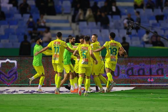 الخليج يلحق الهزيمة الأولى بالهلال في "دوري روشن" خلال الموسم الحالي