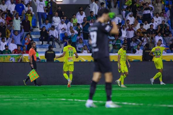 الهلال يغرق في «الخليج»