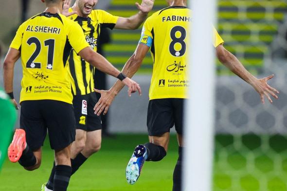 الاتحاد يهزم الفتح ويتصدر دوري روشن