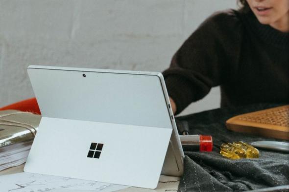 مايكروسوفت تكشف عن لمحات أولية لجهازي Surface Laptop 8 و Surface Pro 12