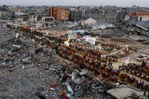 حول العالم في صورة: شهر الصيام في غزة.. فرحة رمضان تتحدى الدمار والأنقاض