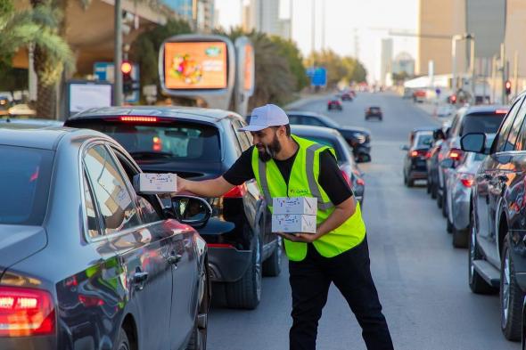 "بدجت" ترعى مشروع إفطار الصائمين عند الإشارات المرورية للحد من الحوادث