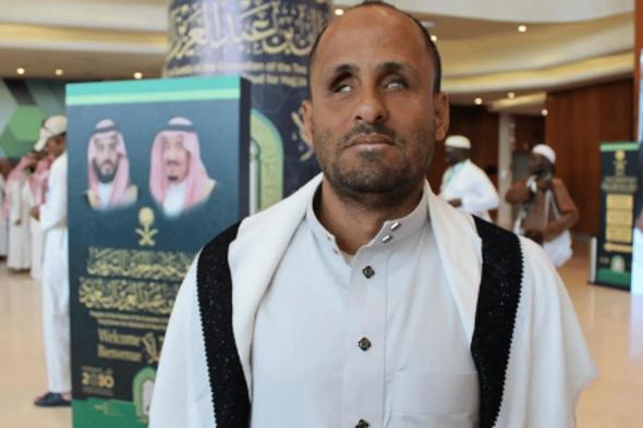 حُلمُ الكفيف اليمني "الخُديري" يتحقَّقُ.. مشاعرُ إيمانية تُبصِرُ النور في مكة
