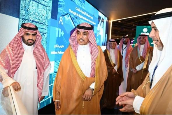 من مكة المكرمة.. وزير الإعلام يُدشّن منصة الصور السعودية للعالم