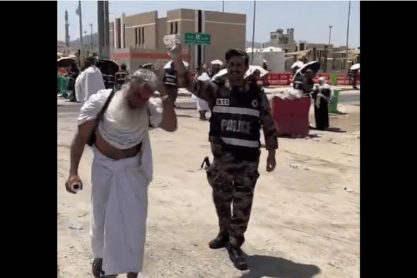 رجال الأمن يخففون حرارة مشعر عرفات على الحجاج بجهود إنسانية لافتة