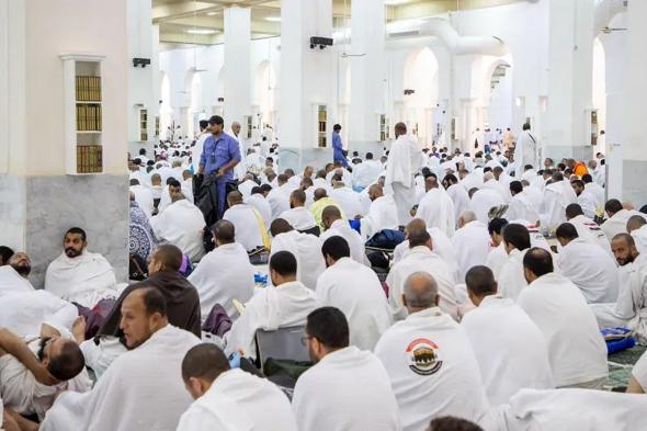 حجاج بيت الله يتوافدون إلى مسجد نمرة للاستماع إلى خطبة عرفة