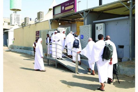 حجاج الدولة يتوافدون إلى مشعر منى في يوم التروية