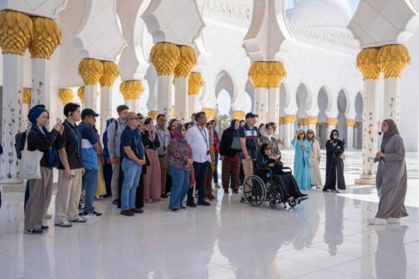 جامع «زايد الكبير» بأبوظبي.. الوجهة الدينية السياحية الأولى بالعيد