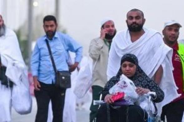 بالدموع والأدعية.. الحجاج يؤدون ركن الحج الأعظم على جبل عرفات(ألبوم)