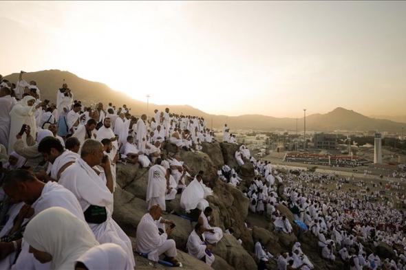 الحجاج يبدأون نفرتهم من صعيد عرفات إلى مشعر مزدلفة
