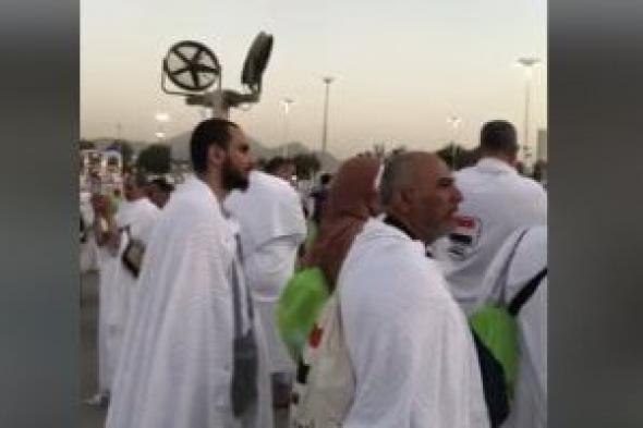 الحجاج يزحفون لمسجد نمرة لأداء صلاتي الظهر والعصر.. فيديو