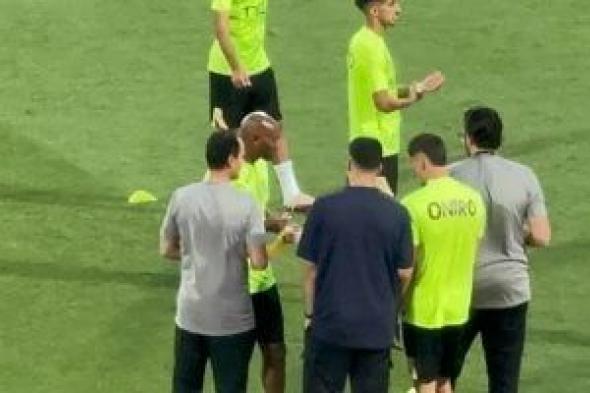 لاعبو الزمالك وبيراميدز "يكسرون صيامهم" قبل انطلاق نهائى كأس مصر .. صور