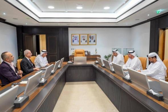 جامعة العين و«البلدية» تعززان المبادرات المجتمعية