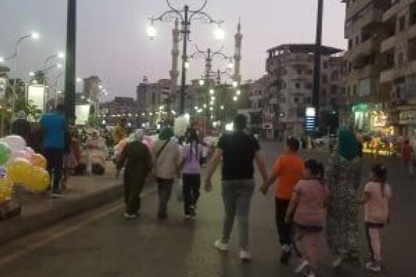 الله أكبر كبيرا.. بدء توافد المصلين فى دمياط لأداء صلاة العيد.. فيديو