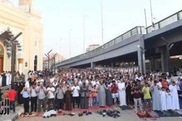 بهجة عيد الأضحى.. البلالين والهدايا تُلوّن ساحة مسجد القبة الخضراء