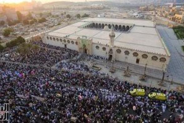 فرحة العيد تملأ مسجد عمرو بن العاص.. تكبيرات وبهجة فى قلب القاهرة التاريخية