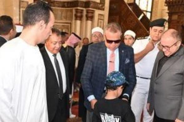 محافظ جنوب سيناء يوزع هدايا على الأطفال بمدينة شرم الشيخ.. صور