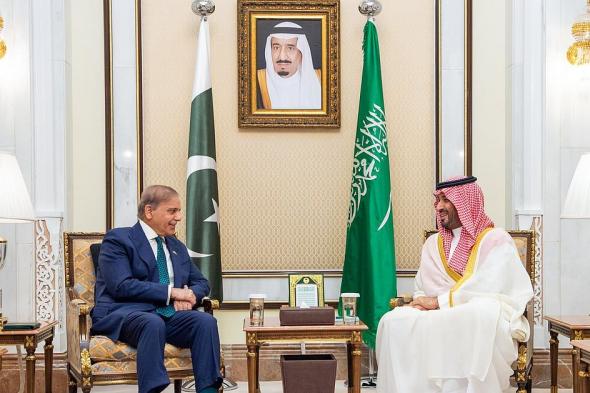 قصر منى.. ولي العهد يستقبل رئيس الوزراء الباكستاني ويستعرضان العلاقات التاريخية وآفاق التعاون