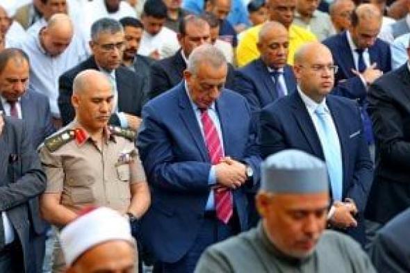 بهجة العيد.. المحافظ يؤدى الصلاة ويهنئ المواطنين من مسجد مصطفى محمود