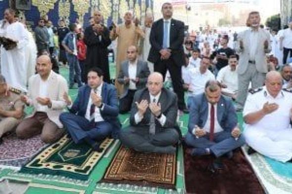 محافظ بني سويف يؤدى شعائر صلاة العيد بساحة مسجد عمر بن عبدالعزيز