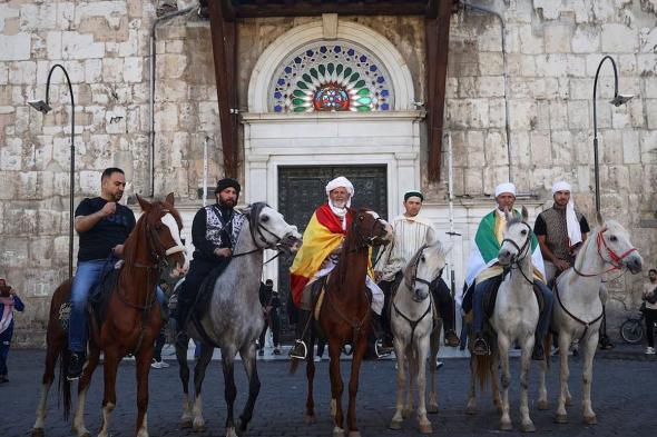 ثلاثة مسلمون إسبان يحيون طريق حج تاريخي على ظهور الخيل من الأندلس إلى مكة