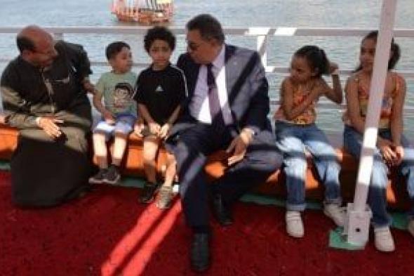 محافظ الدقهلية فى جولة بالأتوبيس النهرى بأول أيام تشغيله بعيد الأضحى.. صور