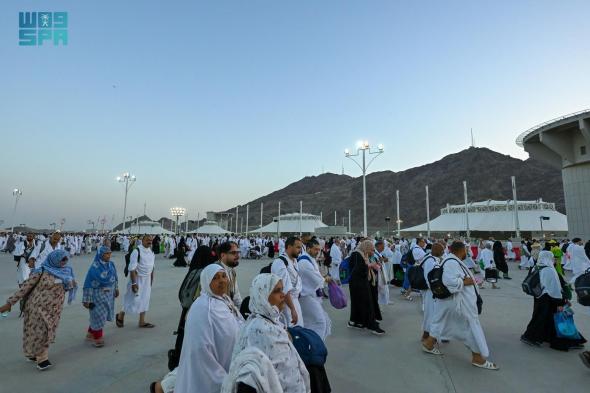 مشعر منى يستقبل حجاج بيت الله الحرام لرمي جمرة العقبة