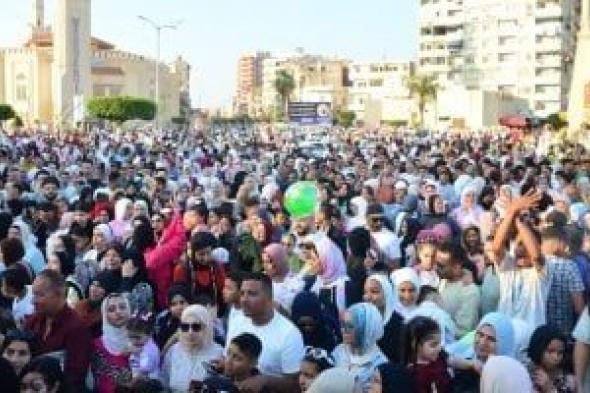 الهدايا وشلالات البلالين تزين ساحات صلاة عيد الأضحى في بورسعيد