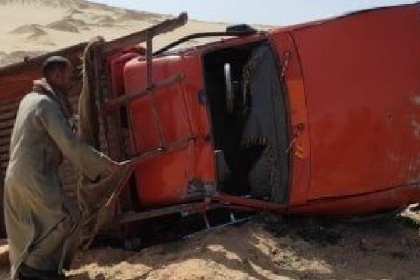 إصابة 10 اشخاص فى حادث انقلاب سيارة على الطريق الصحراوى الشرقى