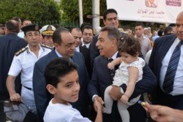 محافظ الدقهلية ومدير الأمن يؤدون صلاة العيد بمسجد النصر بالمنصورة