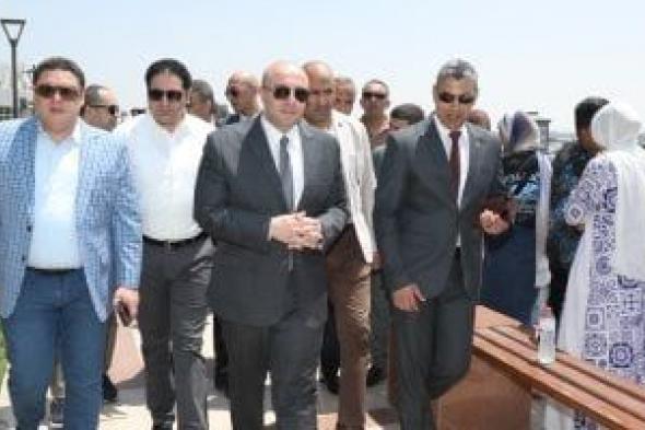 محافظ بنى سويف يتفقد الممشى السياحى ويهنئ المواطنين بالعيد