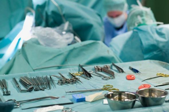 تدخل جراحي دقيق يعيد البصر لمريض بعد 10 سنوات من ضعف شديد في تبوك