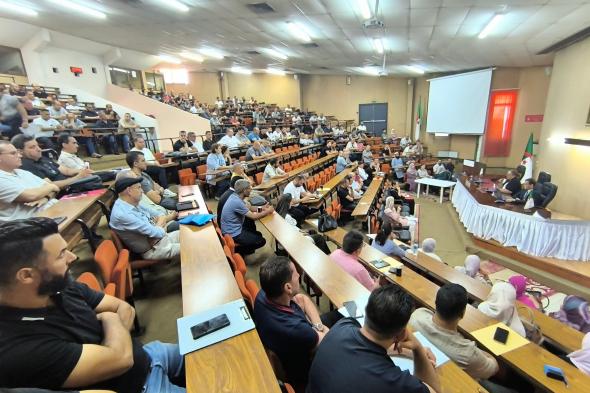 تسليم وثائق التوطين البنكي لفائدة عدد من المتعاملين الاقتصاديين