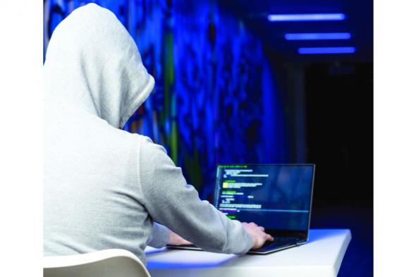 منصات تداول وهمية تستدرج الضحايا بـ «إغراءات الربح».. والمطلوب الحذر والإبلاغ الفوري