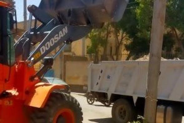 رفع 3500 طن أتربة ومخلفات صلبة في حملات نظافة مكثفة بمدينة إسنا.. صور