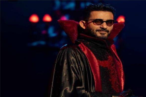 من مسرح جدة.. «حلمي» يهنئ الهضبة على «ابتدينا»