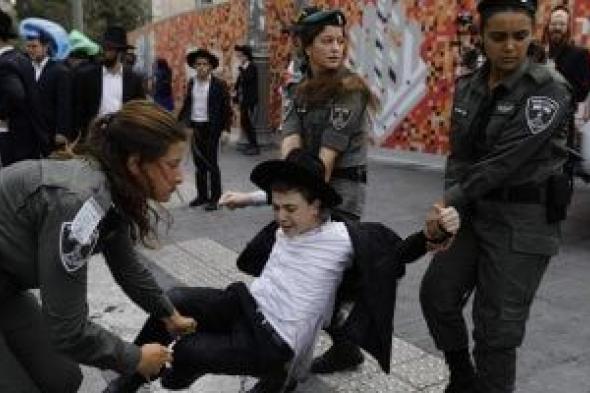 شرطة الاحتلال تقمع متظاهرين في القدس و"تل أبيب" يطالبون بوقف الحرب