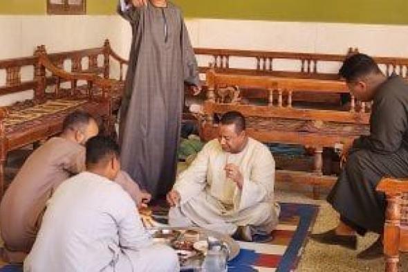 تقاليد قديمة.. شاهد بهجة إفطار المولد النبوى في ديوان منشتح بك بالأقصر