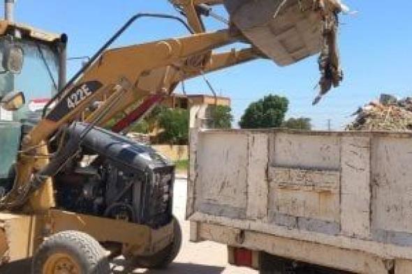 رفع 200 طن قمامة ومخلفات صلبة بـ7 قرى فى سوهاج