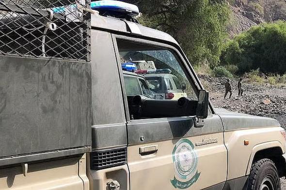 ضبط مخالفَيْن لنظام أمن الحدود لتهريبهما 33 كيلو جرامًا من القات في عسير