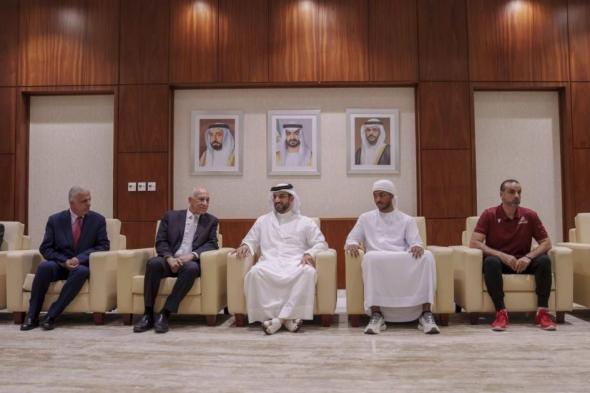 سلطان بن أحمد يلتقي فريق جامعة الشارقة المشارك في مونديال الجامعات