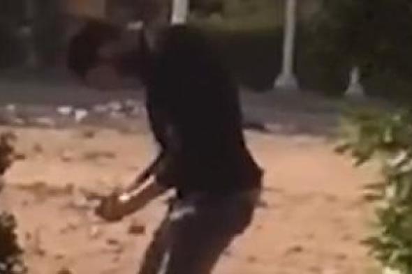 بعد تداول فيديو مثير للجدل.. شاب مدمن يخضع للعلاج والداخلية تتحرك