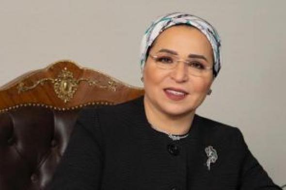 السيدة انتصار السيسى تنشر صورة وسام "إيزابيل لاكاتوليكا" وتشكر ملكة إسبانيا