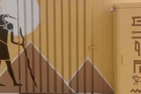 رسومات فرعونية مبهرة تزين أكشاك الكهرباء ومواقف السيارات وحافلات نقل الركاب استعدادا لافتتاح المتحف الكبير