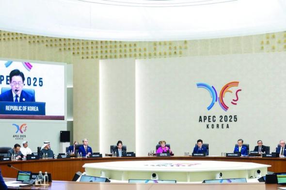 خالد بن محمد: الإمارات تؤمن بأهمية بناء منظومة اقتصادية عالمية متكاملة