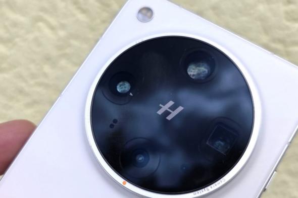 أول هاتف رائد في الأفق بعدستين بيريسكوب بدقة 200 ميجابكسل