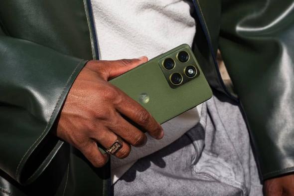 موتورولا تدخل سباق الهواتف النحيفة بهاتفها الجديد Edge 70