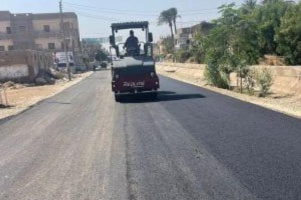 محافظ سوهاج يتفقد عمليات رصف طريق بناويط جهينة في المراغة بطول 8 كم