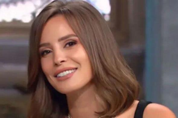 إيمان العاصي تأسر القلوب بجلسة تصوير مدهشة من داخل البانيو